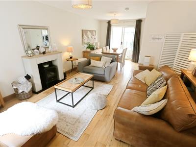 LIVING/DINING ROOM